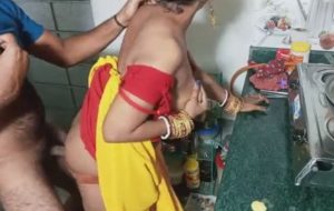 Chhoti Umar Ki Kamwali Ladki Ko Kitchen Me Choda Clear Hindi Audio