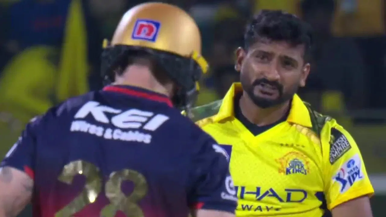 Watch: Khaleel Ahmed tries to unsettle Phil Salt, sledges him after very first ball of CSK vs RCB match